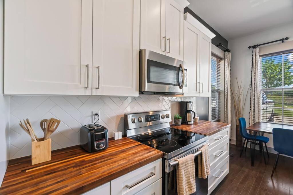 King Bed, Balcony, Covered Patio & Firepit! 8 Minutes From Broadway Nashville Extérieur photo