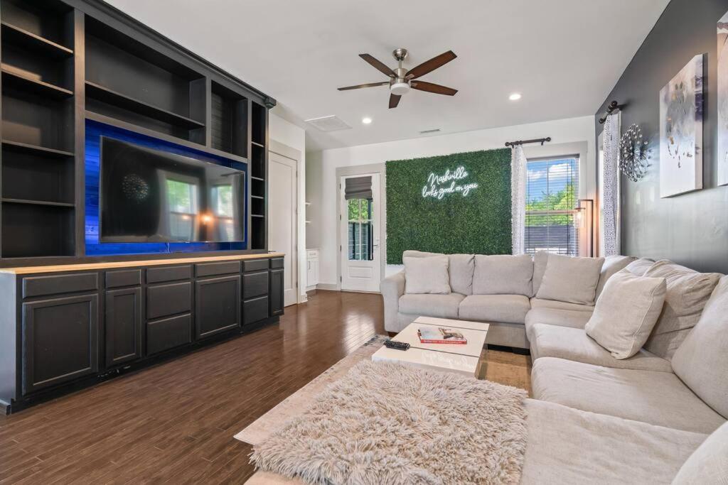 King Bed, Balcony, Covered Patio & Firepit! 8 Minutes From Broadway Nashville Extérieur photo