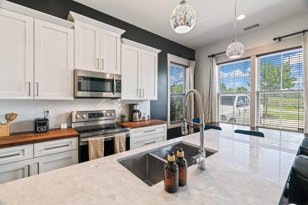 King Bed, Balcony, Covered Patio & Firepit! 8 Minutes From Broadway Nashville Extérieur photo