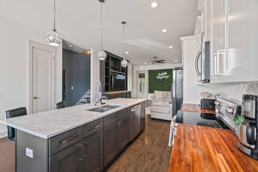 King Bed, Balcony, Covered Patio & Firepit! 8 Minutes From Broadway Nashville Extérieur photo