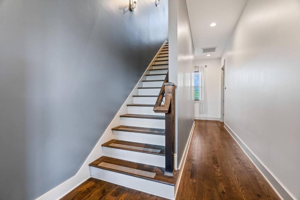 King Bed, Balcony, Covered Patio & Firepit! 8 Minutes From Broadway Nashville Extérieur photo