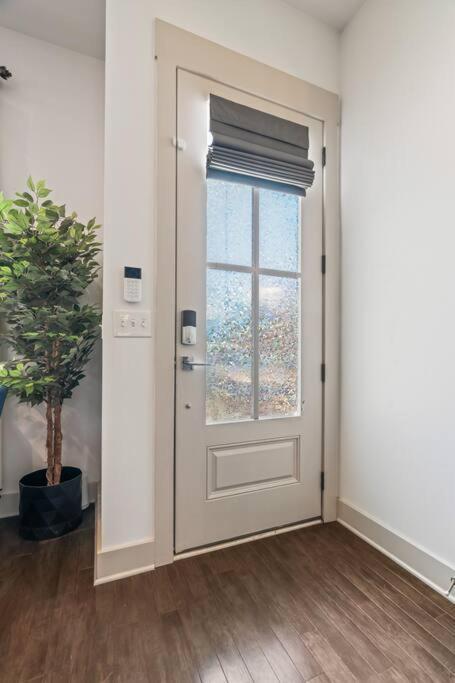 King Bed, Balcony, Covered Patio & Firepit! 8 Minutes From Broadway Nashville Extérieur photo